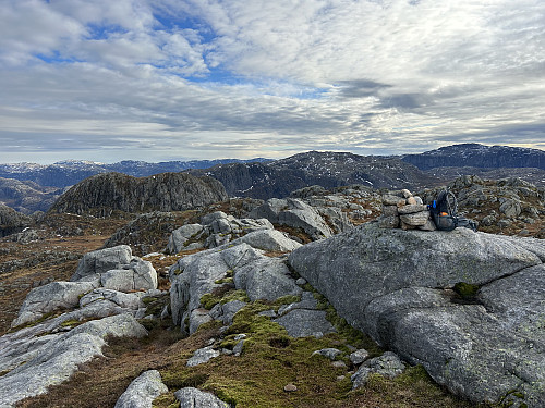Utsikt fra Vaseknuten mot Stakkviknuten et hakk lenger øst.