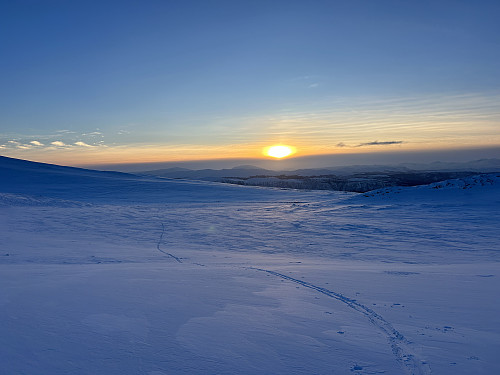 Tilbakeblikk mot solnedgangen i vest. Snart oppe på 1312-toppen.
