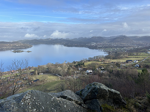 Utsikt over Riskafjorden like ovenfor Lifjell parkering