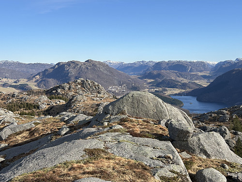 Utsikt videre nordover fra Råsafjellet