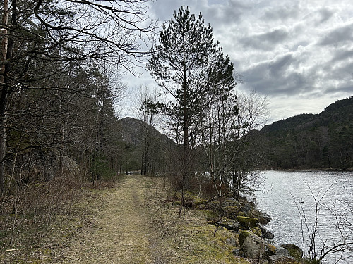 God sti langs Asbjørnstjørna