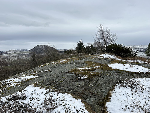 Bråsteinåsen med Krossfjellet i bakgrunnen