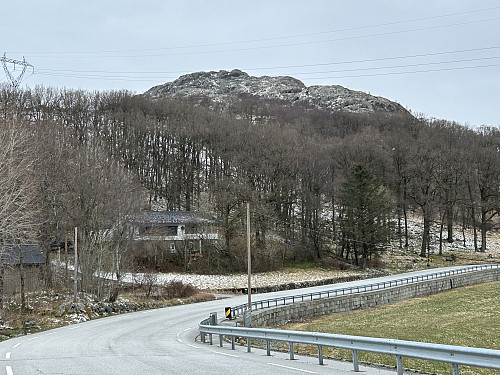 Åslandsnuten sett fra bilveien i starten av turen