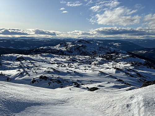 På vei bortover mot Djupdalskampen