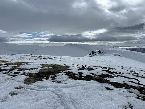 Toppen av Rundkoll mot Gravdalsfjellet