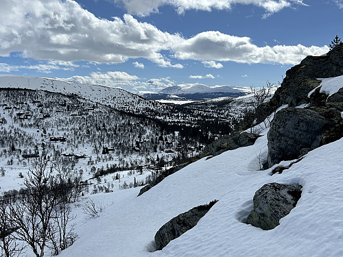 Litt utfordrende skitrase like oppunder toppen. I bakgrunnen skimtes Furusjøen