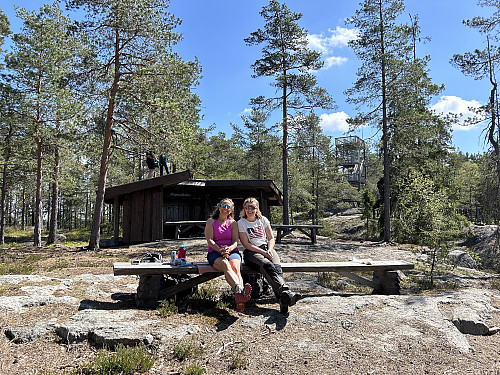 God stemning ved gapahuken på toppen