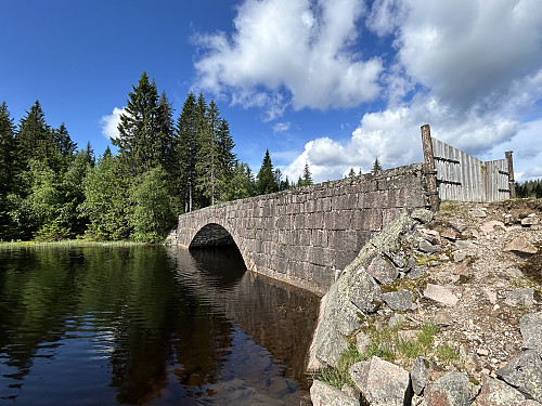 Råsjøbroen i østenden av vannet