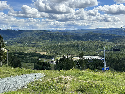 Utsikten blir fort bedre på vei oppover langs skiheisanlegget