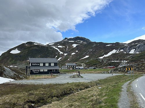 Fagerstrand med Kongsliknuppen i bakgrunnen