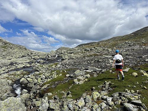 Kristian er snart oppe ved Fossdalsvatnet