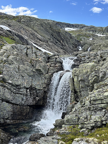 Flott fossefall i elva nedenfor Kreklevatnet.