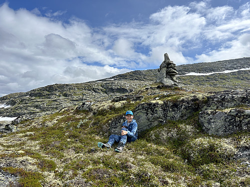 Kristian koser seg på toppen av Hervardseggi Øst
