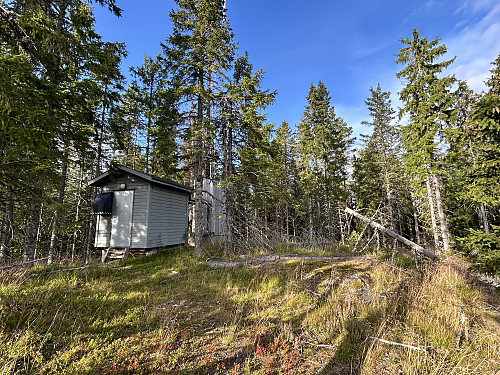 Den tekniske hytta på toppen av Tvengsberget