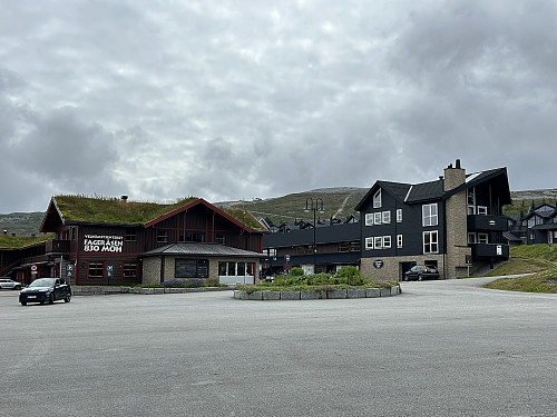 Fra parkeringsplassen ved Fageråsen høyfjellsenter