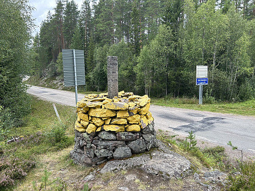 Riksrøys 120 A ligger like ved hovedveien.