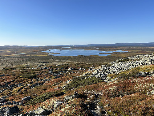 Utsikt sørover mot Lyngen fra stigningen opp til Lyngkampen
