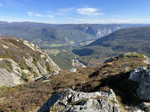 Utsikt mot SØ fra toppen av Løefjell