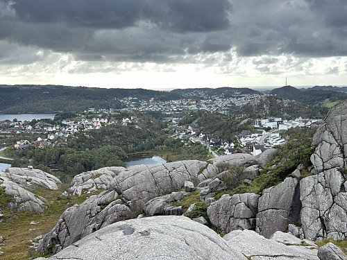 Fin utsikt over Egersund med Vardberg bak til høyre.