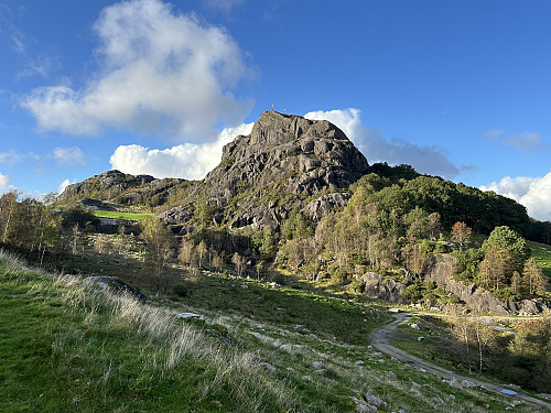 Ørnatuva og Fløyfjell (Nærmest) sett fra traktorveien
