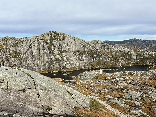 Jeg siktet meg inn på østsiden av Dyrdalsvatnet (litt utenfor høyre bildekant) for å komme opp på Dyrdalsknuten