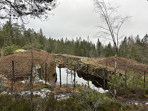 Litt av gruveanlegget ved Kirkebyhøgda