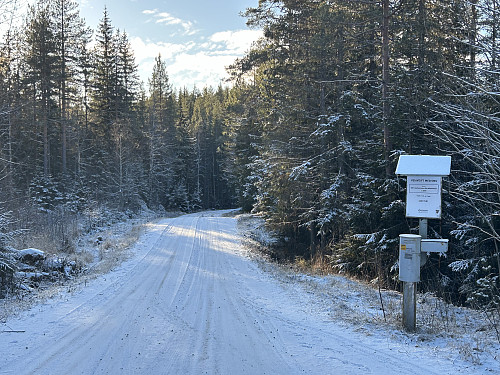 Bomvei innover mot hyttefeltet vest for Fjorda