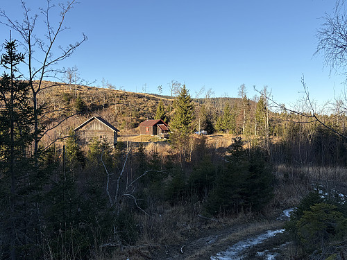 På vei oppover langs traktorveien fra Bukkemyr hvor jeg parkerte bilen.