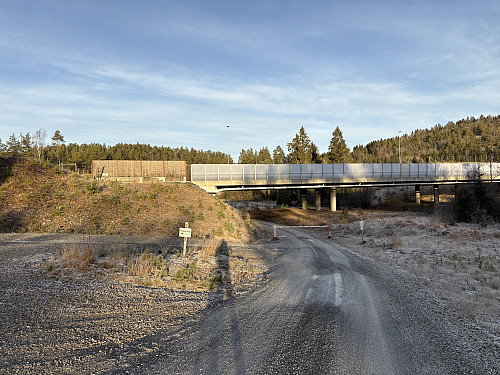 Like før jeg passerte under E18 syklet jeg forbi en parerkingsplass.
