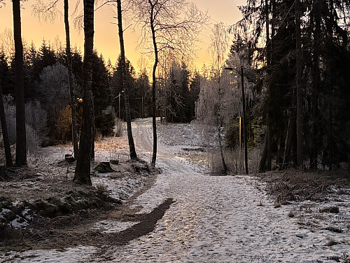 Litt isete vei innover mot Kaperkollen, men ikke verre enn at det gikk fint uten pigger