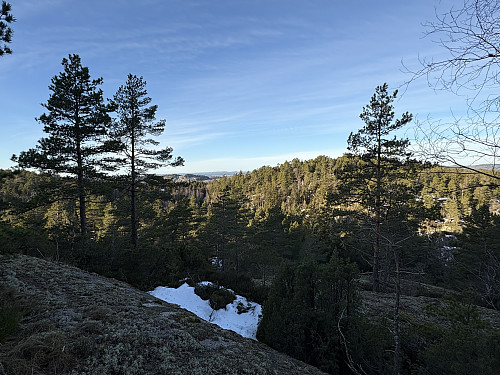 Utsikt tilbake mot Jomfruås fra stigningen opp mot Brånåklovåsen 
