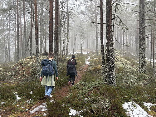 Kristian og Cecilie i fint driv på vei opp til Brattåsen