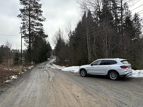 Parkering innenfor bommen ved Myrås