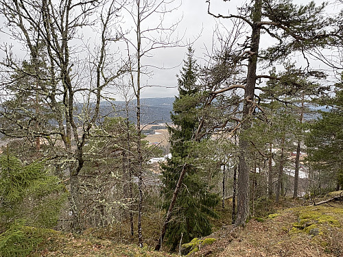 Noe utsikt østover fra toppen