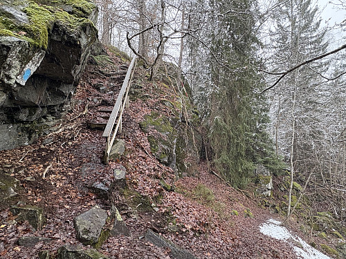 Fint tilrettelagt sti opp til Lakollen