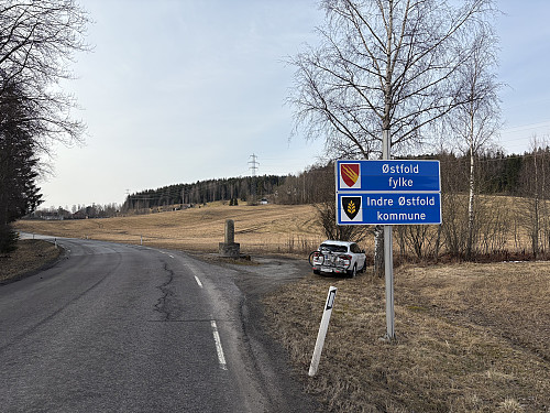 Jeg parkerte på Mjærskau p-lomme ved fylkesgrensa mot Østfold