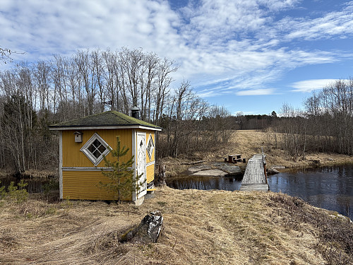 Idyllisk plass like ved riksrøys 46