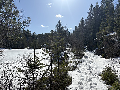 Ved det første lille tjernet ble det snøføre for alvor