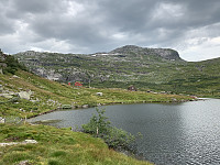 Utsikt mot Avhoggnuten fra Svartavatnet ved Vikane.