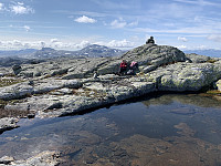 Matpause med Snønuten og Kringlenuten i bakgrunnen.