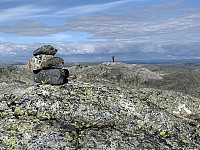 Fra 1480-toppen med varde mot den høyeste 1480-toppen.