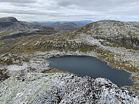 Mot Hardangerfjorden og vann 1090.
