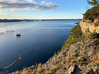 Utsikt fra Storefjellet og Storeur.