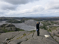 Utsikt mot Lundetjørna/Gauknetjørna som har blitt en sandfylling som holdes på plass av en demning.