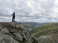 Toppen med utsikt mot Kvitlavatnet og Vådlandsknuten.