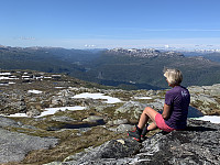 Utsikt fra toppen mot Suldalsvatnet og Vinjanuten.