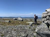 Utsikt mot nordvest. Vi ser bl.a. Øksnafjellet og Gunlanuten.