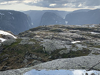 Stutaryggen med Norddalen til venstre og Djupadalen til høyre.