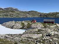 Utsikt fra Krossvatn med Litlafjellet midt i bildet.