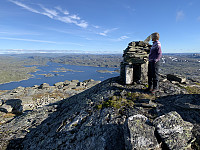Utsikt fra varden mot Holmavatnet.